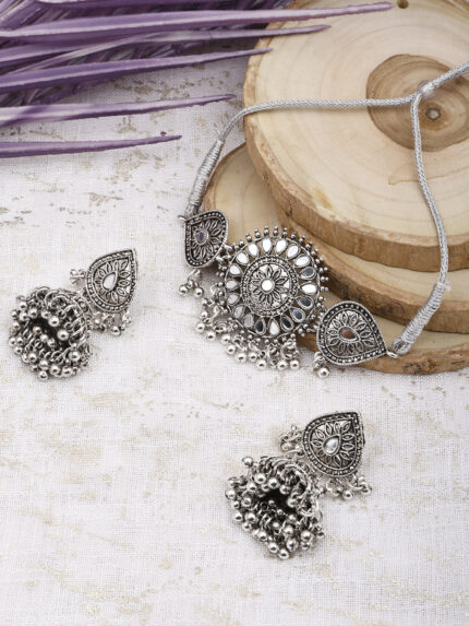GS White Flower Round Choker